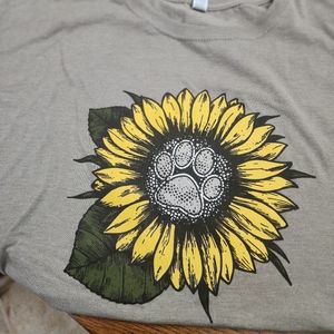 Plus Size~ Super Soft~ Sunflower and Dog Paw T-Shirt~ Size 2X~ JERZEES~ BROWN
